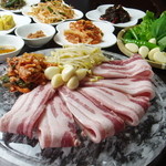 韓国料理 皇帝 - サンキョプサル　韓国式３段バラ焼肉　サンチュウ含め　　２人前より　１人前1300円