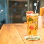 めし呑パーラー KB1 - KB1オリジナルドリンク　季節のフレッシュフルーツの緑茶モヒート