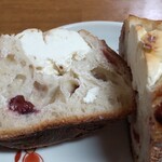 リュミエール - クランベリークリームチーズ 210円