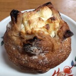 リュミエール - レーズンノアクリームチーズ 220円