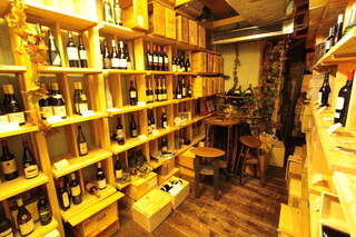Nikuryouri To Wain Yuzan - ワインセラーには常時約2500本のワインをご用意しております。