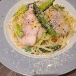 ショクジノアトリエ イタリアン南森町 - ローストポークとグリルアスパラのパスタ
