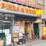 ピザ＆ワインバル CONA - 明るい店先!!!
