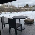 ドメイヌ ドゥ ミクニ - レストランの中から見える外の景色