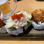 スシロー - 料理写真:ジャンボ海老フライロールカニ・アボカドのせ　580円外税