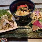 Aron - 前菜
                        ・干し豆腐
                        ・メジナの花椒冷菜
                        ・チヂミ(ほうれん草の伊勢茶と山椒のおひたし)
                        ・三河鶏のよだれ鶏
                        ・ささみの紹興酒漬け