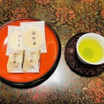 一乗院 - 部屋で振る舞われたみろく石と法の香