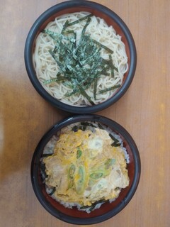 そば大村庵 - ミニ親子丼セット1,242円のミニざるを大盛り+108円