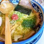 Gottsuri Ramen - 梅と刻み大葉とスープの相性バツグンです。