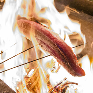 ”藁焼き”で食すこだわりの食材の風味をご堪能ください☆
