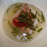 隼 - 龍井～上湯スープで出した龍井茶の餡掛け　昆布締めして蒸した北海道産きんき　セミドライトマト　龍井茶の茶葉