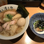 麺匠 清兵衛 - 特選淡麗鶏塩そば1000えん 焼きおにぎり150えん  