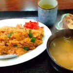 Jiyuuichiya shokudou - チキンライス570円（小鉢とお味噌汁が付きます）