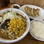 とんちゃんラーメン - 黒胡麻坦々麺と餃子とライス