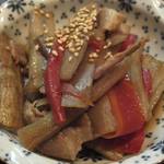 興 - 「豚、ごぼう、はす、人参のきんぴら」：シャキッと噛めば、たちまち拡がる
      鮮烈なごぼうの香り♪
      