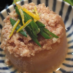 興 - 「ふろふき大根の鶏そぼろあんかけ」：出汁でしっかりと煮含めた大根に
      鶏の旨みを凝縮させた鶏そぼろをたっぷり！
      