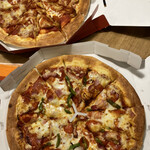 ピザハット - 料理写真:パンピザ　ペパロニ･シュプリームとデラックス