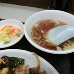 寿楽 - 漬物とスープ