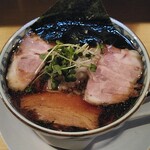 Mujaki - 武黒麺（ブラックラーメン）　大盛　900円＋50円
