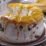 Deli's ケーキ＆コーヒー - 料理写真:『プルーンのババロア Bavarois de Guindones』¥350 (税込 ¥385)