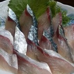 味覚 - サバ刺し これで一人前。