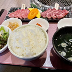 焼肉 桜咲 - カルビとハラミのランチ…1780円