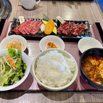 焼肉 桜咲 - カルビとハラミのランチ…1780円