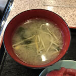 Oshokujidokoro Dourakutei - 豆もやしとほうれん草の味噌汁