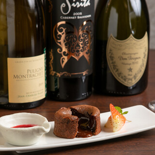 ビールやワイン、見た目美しいお茶など充実のドリンクメニュー