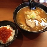 味乃やまびこ 嶋 - ヤッホーセット（旭川熟成正油ラーメンと北海道直送ミニいくら丼）なう‼