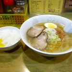 ラーメンの赤れんが - 塩ラーメン（小ライス付き、500円）