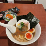 酒肴場 屯 - 【限定】青森産帆立醤油らぁ麺¥1200、海鮮丼¥500