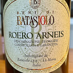 Abats - 3本目はロエロ・アルネイス　適度なタンニンがまたシャルキュトリの新たな味わいを生みます