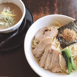 麺の風 祥気 - 『濃厚鶏搾りつけそば(塩)』900円『鶏モモちゃーしゅー』250円