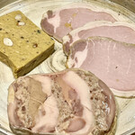 Abats - 隆太窯の皿にシャルキュトリ盛り付けてみましたが結構彩りが良いです