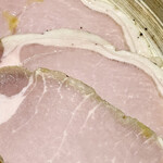 Abats - 自家製ハムは塩味やや控えめ　肉の繊細な旨味やごく僅かな甘味と苦味が楽しめます