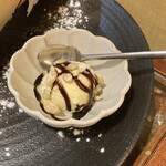 ラサマンダ - チョコレートドーサにつくアイスクリーム