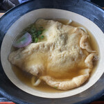 国境食堂 - 揚げの大きさでうどんが見えない笑