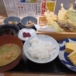 旨い海鮮と揚げたて天ぷら ニューツルマツ - イワシ天ぷらとだし巻き定食