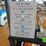 Port Terrace Cafe - メニュー横の札をとってお会計してからカウンターに料理を取りにいきます