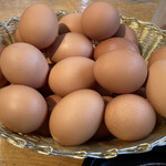 Tankuma - 卵はテーブル上に山積み