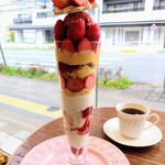 Akameru - ■『苺好きさんのための苺パフェ』～2022苺パフェ第３段～