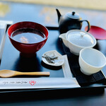 虎屋菓寮 - ◆お汁粉　煎茶付き