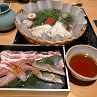 瓢嘻 新橋店 - 六白黒豚、特大ずわい蟹