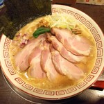 金町製麺 - 豚骨肉ラーメン