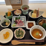 京都石塀小路豆ちゃ - 右手前は豆乳の茶碗蒸し？（たぶん）クリーミィで美味しいです。