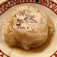 出逢ひ茶屋 おせん - 京の二品：万願寺唐辛子のおかかまぶし、筍の入ったロールキャベツ 黒胡椒