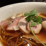 カネキッチン ヌードル - 地鶏丹波黒どり特選醤油らぁめん
      　　　　　　　　　　　　　　1250円