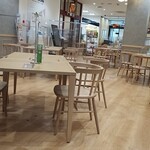 オールカフェ×タニタカフェ - 内観。広いけど埋まるほど人来るのかね？