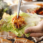 Tonkan - ≪サムギョプサル≫  豚の三枚肉をレタスに巻いて 止まらない美味しさ！